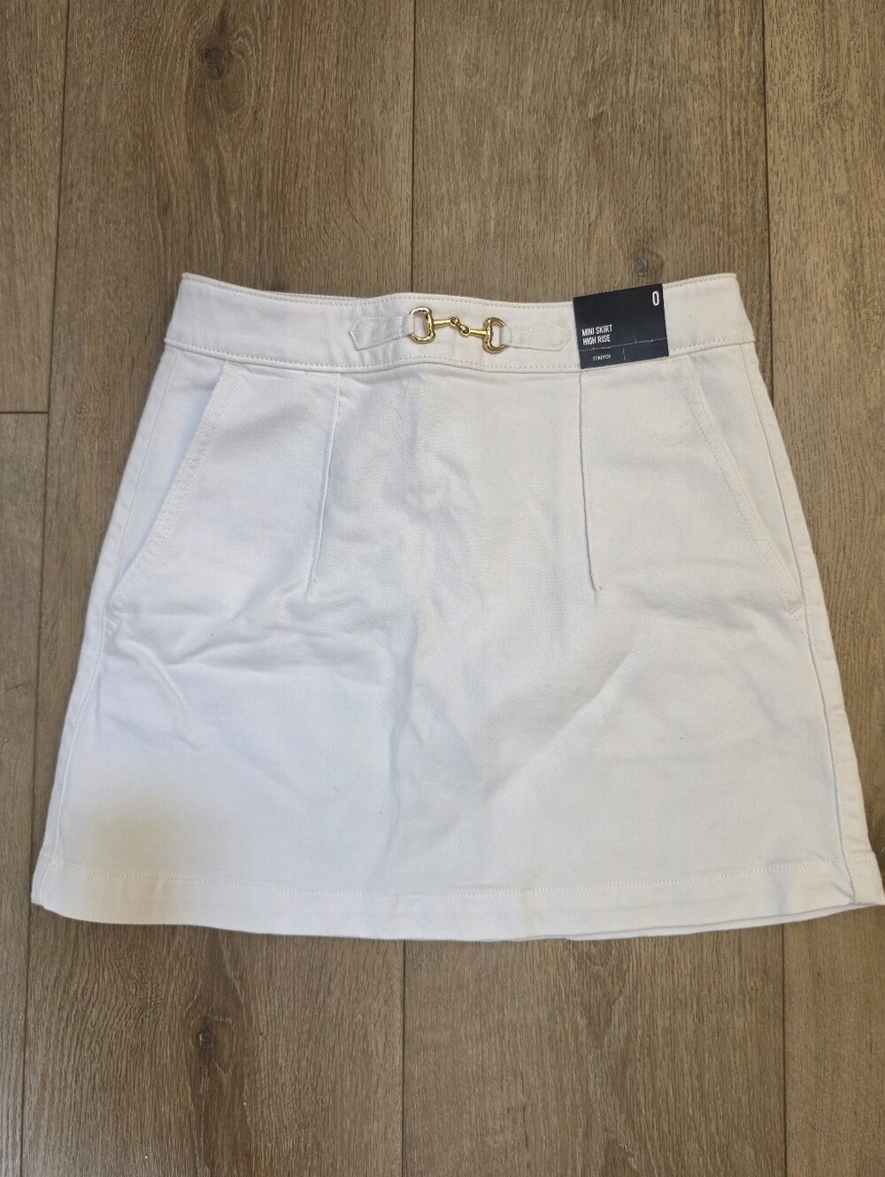 White Mini Skirt Gold Buckle Size 0 NWT